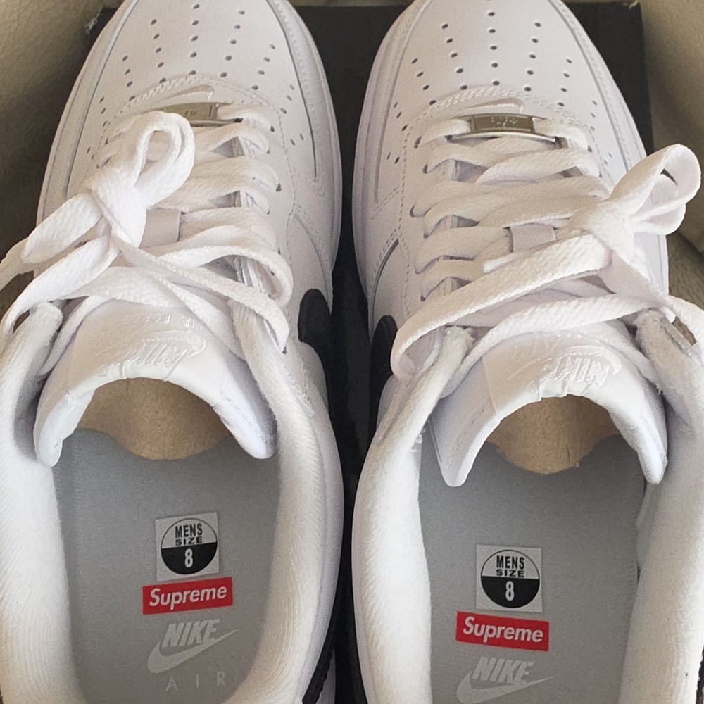 Supreme x Nike Air Force 1 Low "White Black" - Picture 12 of 14